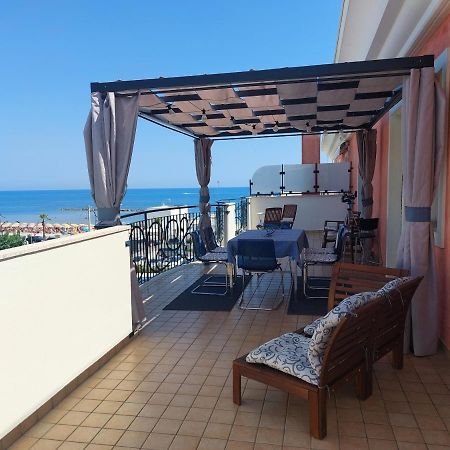 Ferienwohnung Penthouse On The Adriatic Sea Martinsicuro Exterior foto