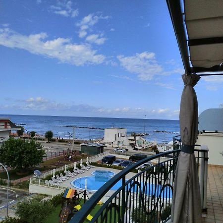 Ferienwohnung Penthouse On The Adriatic Sea Martinsicuro Exterior foto