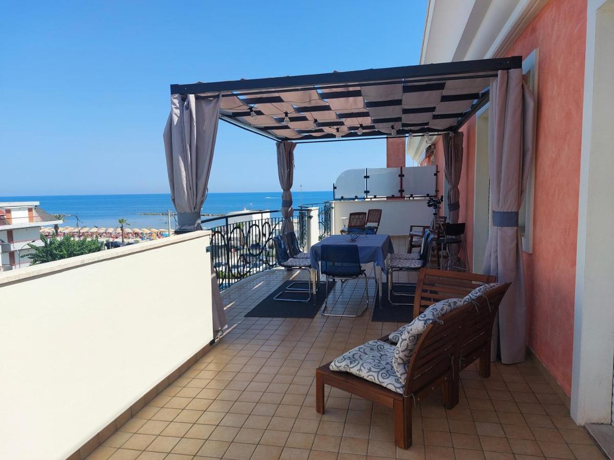 Ferienwohnung Penthouse On The Adriatic Sea Martinsicuro Exterior foto