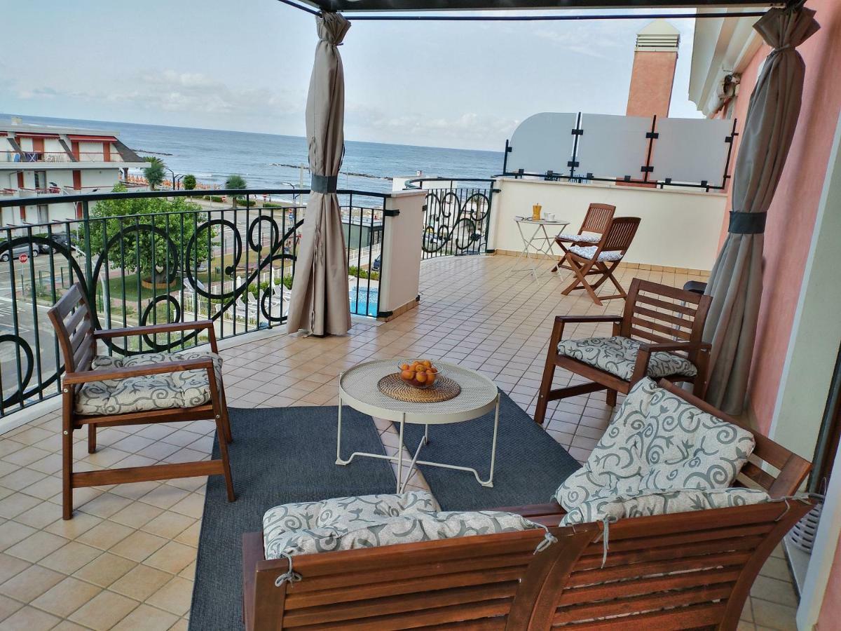 Ferienwohnung Penthouse On The Adriatic Sea Martinsicuro Exterior foto