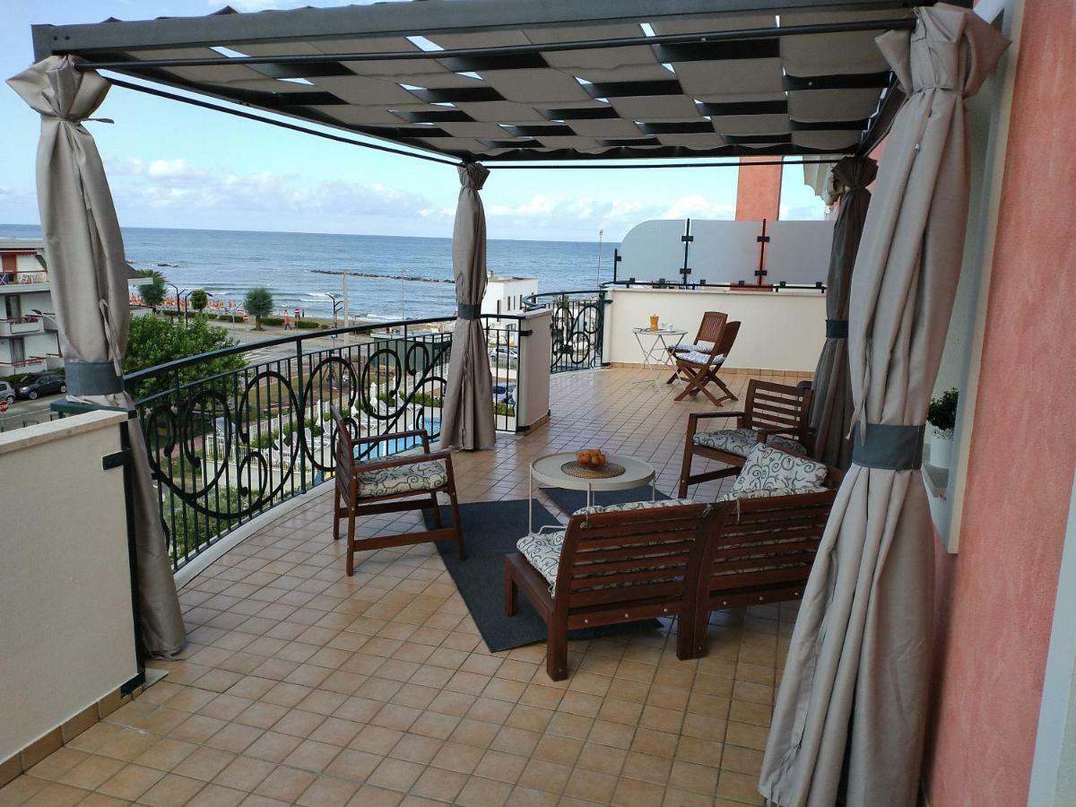 Ferienwohnung Penthouse On The Adriatic Sea Martinsicuro Exterior foto